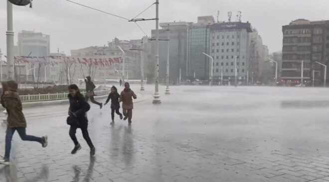 Mega kentte Saat: 06.00'da başladı! 110 km hızla esecek! İstanbul'da18-19 Kasım hava durumu! İstanbul'da hafta sonu yağmur var mı, hava nasıl olacak?