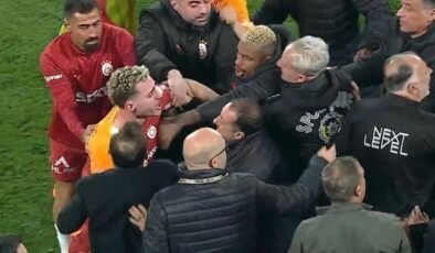 Dev derbide ortalık fena karıştı! Kırmızı kartlar havada uçuştu