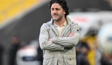 Galibiyete rağmen futbolcularını fırçaladı