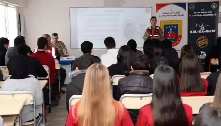Erzincan’da Jandarma’dan Öğrencilere Bilgilendirme Faaliyeti