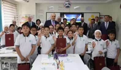 TBMM Başkanı Numan Kurtulmuş’tan Kırgızistan’da Maarif Okulu Ziyareti