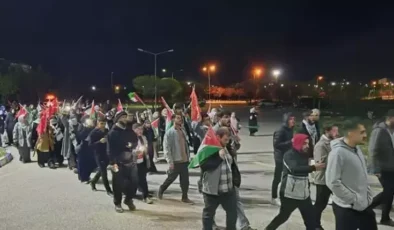 YYÜ Akademisyenleri ve Öğrencilerinden Gazze İçin Protesto Yürüyüşü